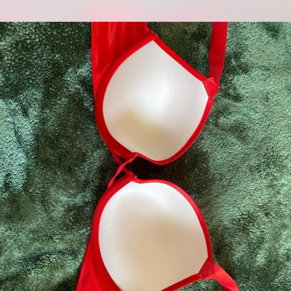 Victoria's Secret Bold Red Bra - Picture 3 of 5